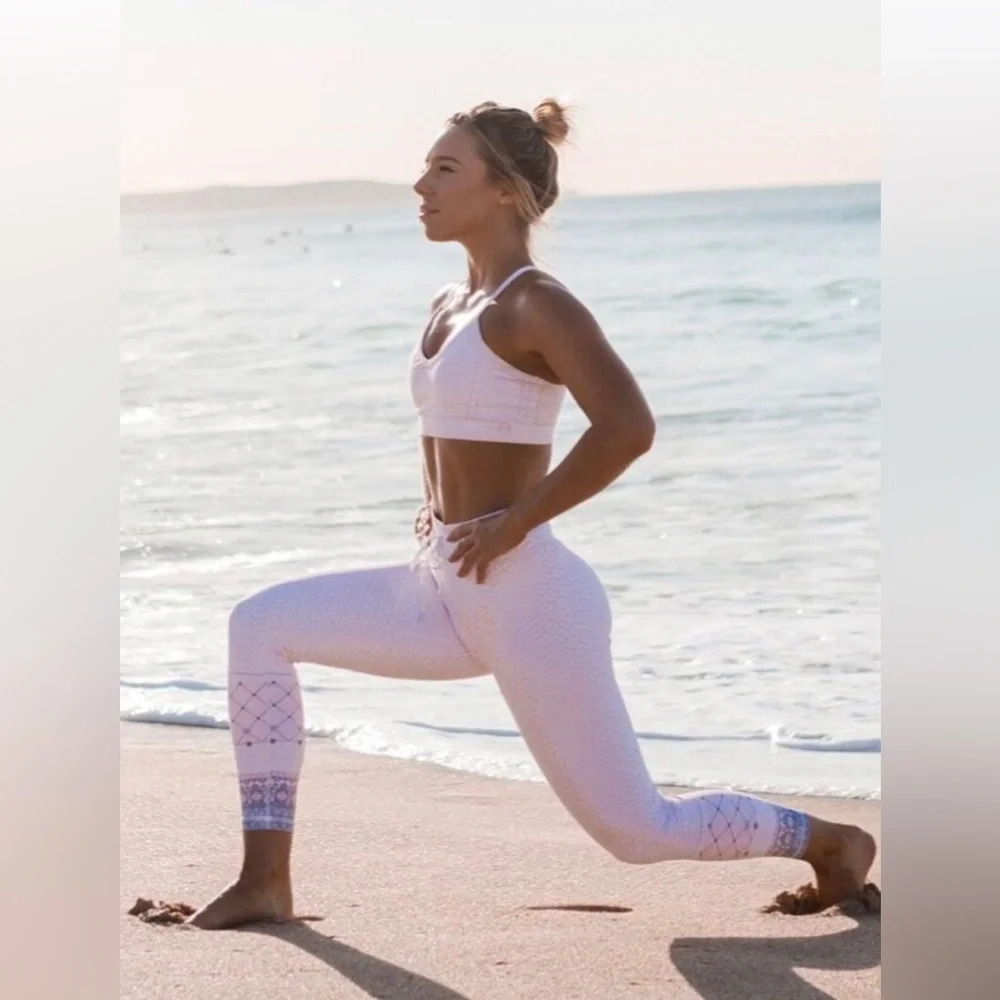 Sarah's Day × White Fox Vinyasa
Flow leggings pink floral pattern size medium.